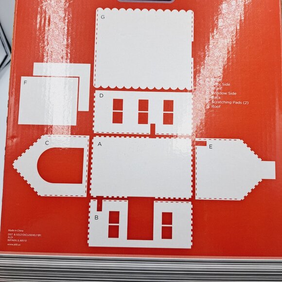 Christmas Ski Chalet Winter Cat Small Pet House with Cardboard Scratching Board - Picture 6 of 6